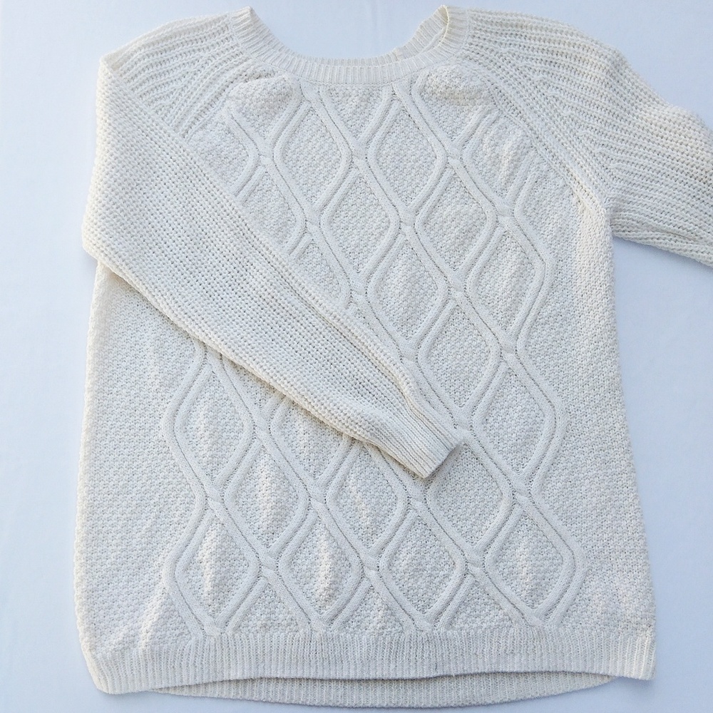 ✨XXL White and Gold Knit Sweater
